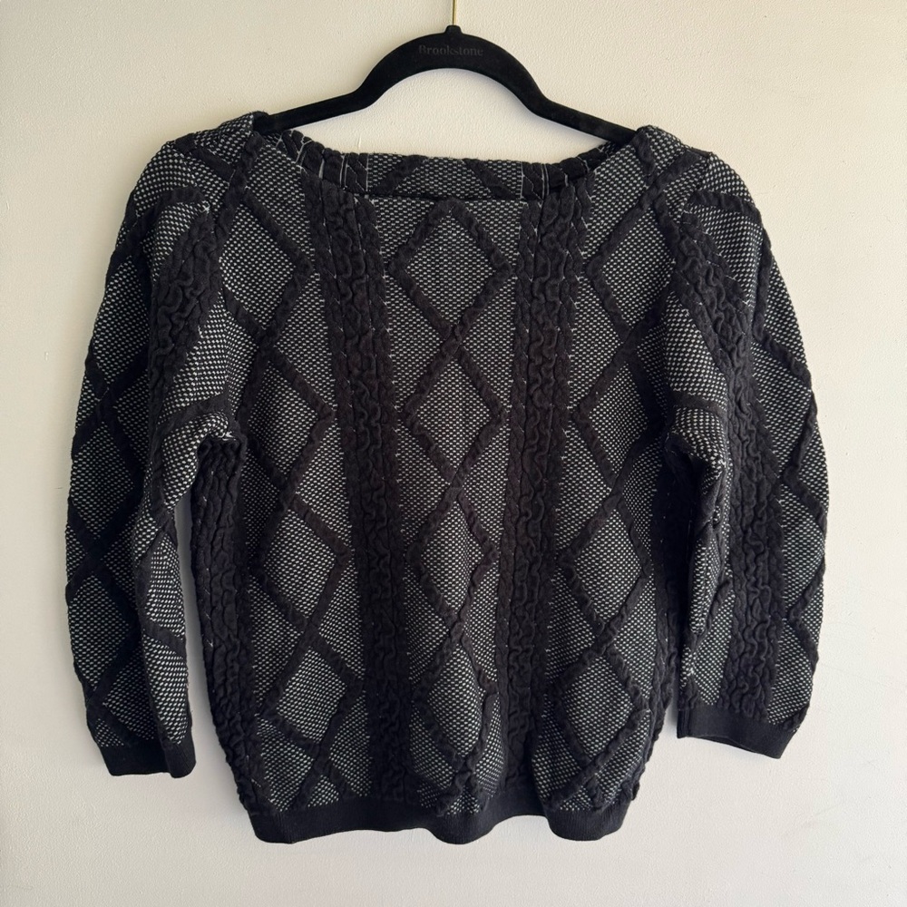 Black and white diamond patterned sweater #sweater #winter